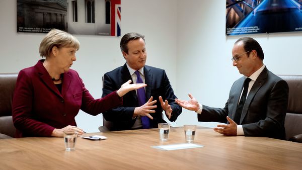 (From L) German Chancellor Angela Merkel, British Prime Minister David Cameron and French President Francois Hollande meet during a European Union (EU) summit dominated by the migration crisis at the European Council in Brussels, on October 15, 2015. (From L) German Chancellor Angela Merkel, British Prime Minister David Cameron and French President Francois Hollande meet during a European Union (EU) summit dominated by the migration crisis at the European Council in Brussels, on October 15, 2015. - Sputnik International