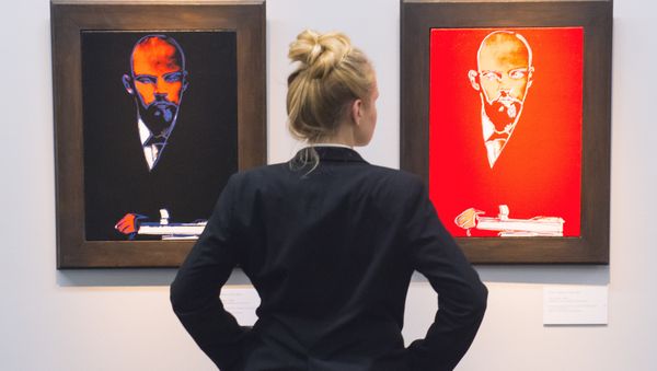 A woman stands in front of portraits of former Soviet Union leader Vladimir Lenin 'Lenin', Black, (1986), left, and 'Lenin', Red, (1986), right, by US artist Andy Warhol in the exhibition 'POP. David Hockney, Uwe Lausen, Andy Warhol' during the press preview in the museum Gunzenhauser in Chemnitz, eastern Germany, Friday, June 19, 2015 - Sputnik International