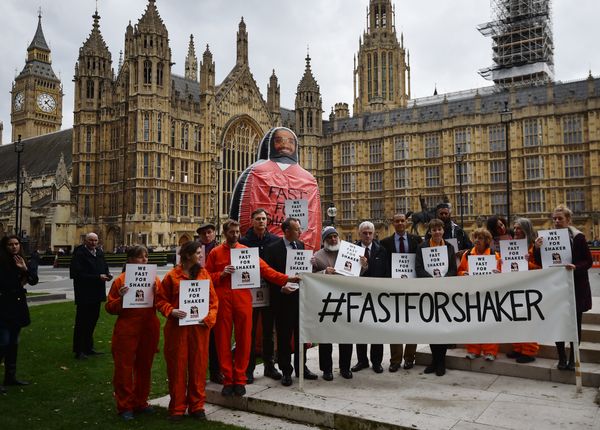 British Labour party Shadow Chancellor John McDonnell (C) stands with supporters at a rally in central London, on October 15, 2015 launching 'Fast For Shaker'. - Sputnik International