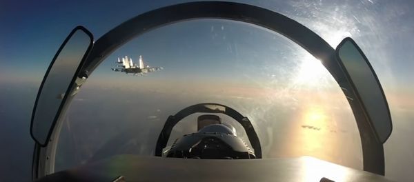 Sukhoi 35 jet simulates aerial combat over Kuril Islands Sukhoi 35 jet simulates aerial combat over Kuril Islands - Sputnik International
