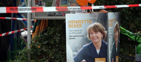 Election posters of independent candidate for the mayor of Cologne Henriette Reker stand behind a police barrier in Cologne, Germany, Saturday, Oct. 17, 2015. - Sputnik International