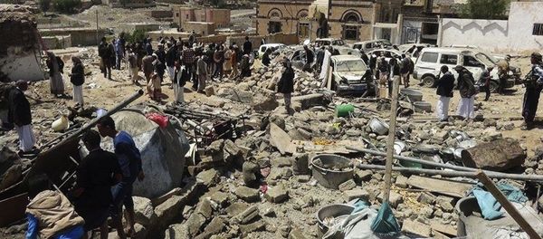 People gather at the site of Saudi-led airstrikes in Sanban, a region in Dhamar province 113 km (70 miles) southeast of the capital, Sanaa, Yemen, Thursday, Oct. 8, 2015. People gather at the site of Saudi-led airstrikes in Sanban, a region in Dhamar province 113 km (70 miles) southeast of the capital, Sanaa, Yemen, Thursday, Oct. 8, 2015. - Sputnik International