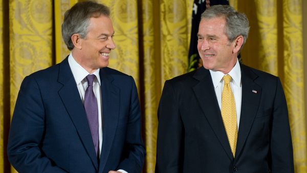 Former US President George W. Bush smiles alongside former British Prime Minister Tony Blair. - Sputnik International