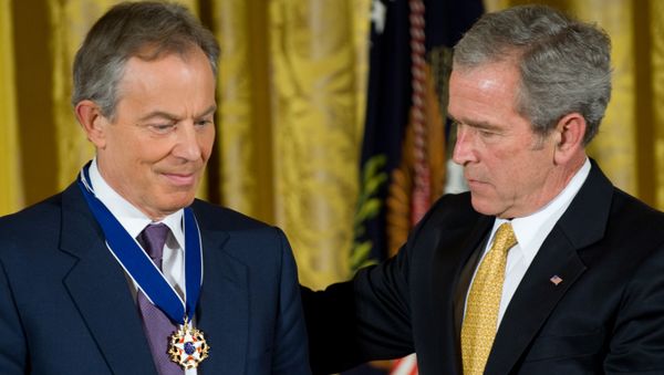 US President George W. Bush presents the Presidential Medal of Freedom to former British Prime Minister Tony Blair (L) in the East Room of the White House in Washington. (File) - Sputnik International