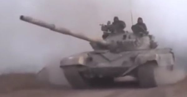 Syrian tanks on its way to Aleppo - Sputnik International