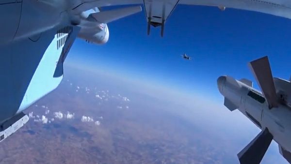 A Russian aircraft on a sortie to carry out targeted airstrikes on ISIS infrastructure in Syria - Sputnik International