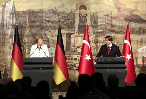 Turkish Prime Minister Ahmet Davutoglu, right, looks at Germany's Chancellor Angela Merkel, left, during a joint news conference after their meeting at his office in Dolmabahce Palace in Istanbul, Sunday, Oct. 18, 2015. Turkish Prime Minister Ahmet Davutoglu, right, looks at Germany's Chancellor Angela Merkel, left, during a joint news conference after their meeting at his office in Dolmabahce Palace in Istanbul, Sunday, Oct. 18, 2015. - Sputnik International