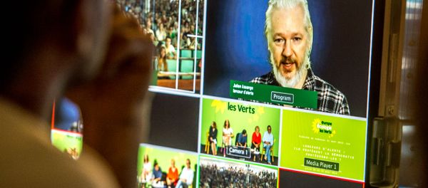 WikiLeaks founder Julian Assange participates by videoconference in the French Green party EELV summer camp, on August 21, 2015 in Villeneuve-d'Asq. - Sputnik International
