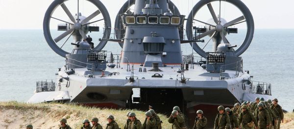 The air-cushion small landing ship Mordovia and servicemen of coastal defence troops at the Baltic Fleets's range in Kaliningrad Region - Sputnik International