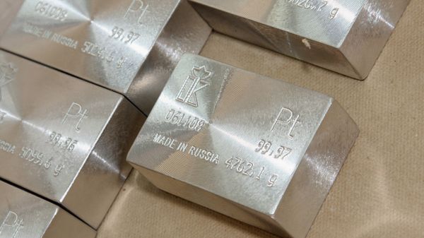 Platinum bar - finished produce of the Krastsvetmet non-ferrous metal plant, one of the world leaders of precious metal industry, based in Krasnoyarsk, Siberia - Sputnik International