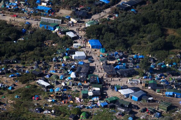 An aerial view of the migrant camp known as the New Jungle Camp, near to Calais, northern France, Friday, Sept. 25, 2015. - Sputnik International