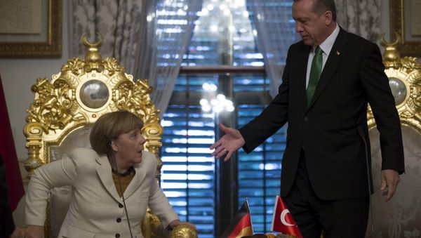 German Chancellor Angela Merkel (L) meets with Turkish President Tayyip Erdogan in Istanbul, Turkey, October 18, 2015. German Chancellor Angela Merkel (L) meets with Turkish President Tayyip Erdogan in Istanbul, Turkey, October 18, 2015. - Sputnik International