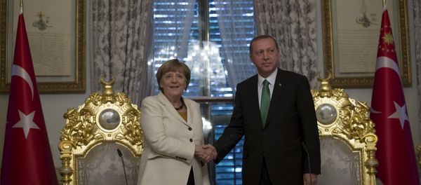 German Chancellor Angela Merkel (L) meets with Turkish President Tayyip Erdogan in Istanbul, Turkey, October 18, 2015. - Sputnik International