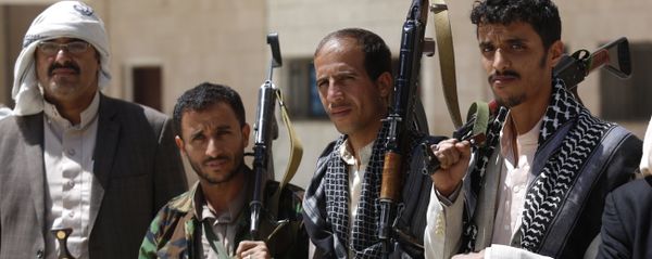 Shiite rebel fighters, known as Houthis, hold their weapons during a tribal gathering to show support for the Houthi movement in Sanaa, Yemen. Shiite rebel fighters, known as Houthis, hold their weapons during a tribal gathering to show support for the Houthi movement in Sanaa, Yemen. - Sputnik International