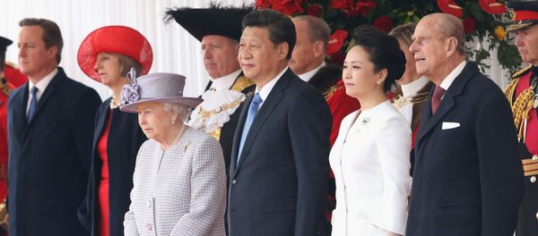 Britain's Queen Elizabeth II, foreground left, stands with Chinese President Xi Jinping, his wife, Peng Liyuan and Prince Philip, during the official ceremonial welcome for the Chinese State Visit, in London. Britain's Queen Elizabeth II, foreground left, stands with Chinese President Xi Jinping, his wife, Peng Liyuan and Prince Philip, during the official ceremonial welcome for the Chinese State Visit, in London. - Sputnik International