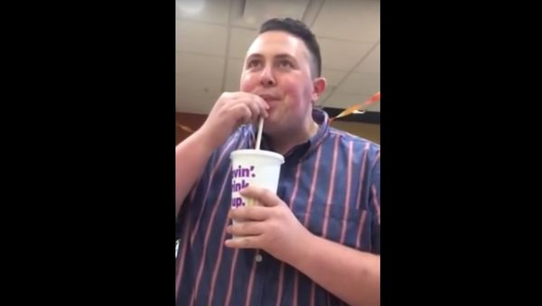Beatboxer Creates Dubstep Noises With Cup - Sputnik International