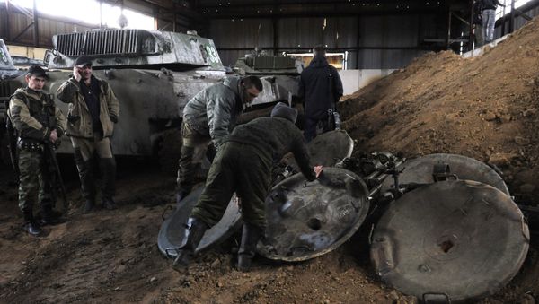 DPR self-defense fighters withdraw mortars from Donetsk. File photo - Sputnik International