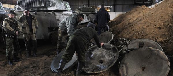DPR self-defense fighters withdraw mortars from Donetsk. File photo DPR self-defense fighters withdraw mortars from Donetsk. File photo - Sputnik International