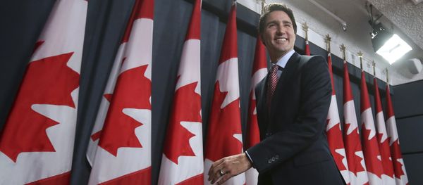 Canada's Liberal leader and Prime Minister-designate Justin Trudeau leaves at the conclusion of a news conference in Ottawa, Ontario, October 20, 2015 - Sputnik International