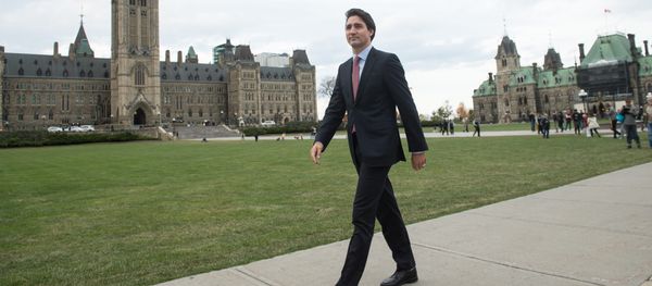 Canadian Liberal Party leader Justin Trudeau walks from the parliament to give a press conference in Ottawa on October 20, 2015 after winning the general elections Canadian Liberal Party leader Justin Trudeau walks from the parliament to give a press conference in Ottawa on October 20, 2015 after winning the general elections - Sputnik International