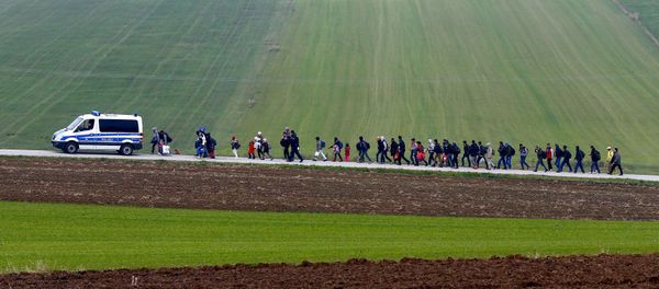 Migrants are escorted by German police to a registration centre, after crossing the Austrian-German border in Wegscheid near Passau, Germany, October 20, 2015 - Sputnik International
