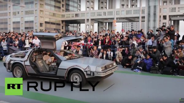 Japan: Bio-ethanol powered Delorean revealed for 'Back to the Future' day - Sputnik International