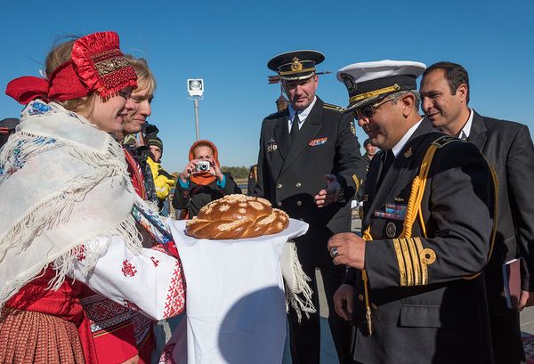 Iranian sailors are greeted on their arrival in Astrakhan - Sputnik International