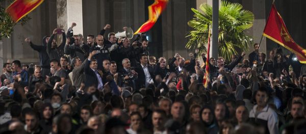Opposition leaders address demonstrators on the main square during protests in the capital Podgorica, Montenegro, October 18, 2015 - Sputnik International
