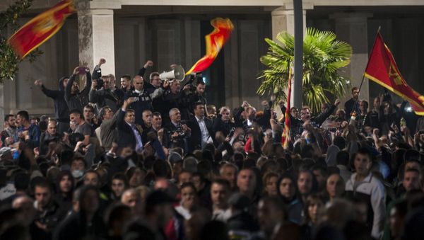 Opposition leaders address demonstrators on the main square during protests in the capital Podgorica, Montenegro, October 18, 2015 Opposition leaders address demonstrators on the main square during protests in the capital Podgorica, Montenegro, October 18, 2015 - Sputnik International