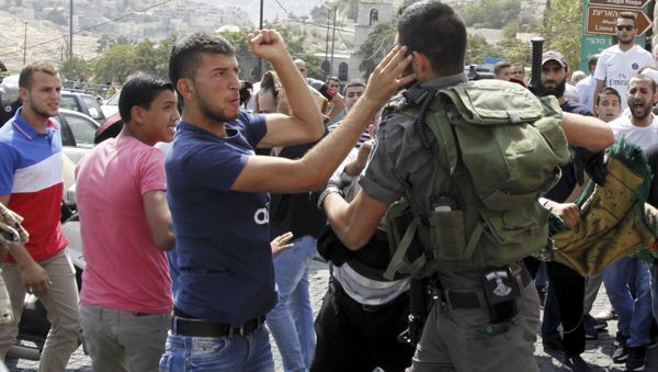 An Israeli border policeman exchanges blows with a Palestinian man during a confrontation after Friday prayers outside the Old City in Jerusalem Friday, Oct. 2, 2015 - Sputnik International