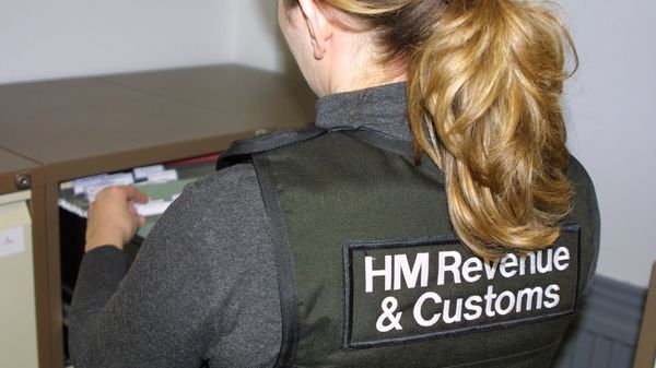 HMRC investigates suspected Money Laundering Regulations breaches - Sputnik International