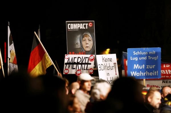 Supporters of the right-wing Alternative for Germany (AfD) demonstrate against the German government's new policy for migrants, in Erfurt, Germany October 21, 2015. - Sputnik International