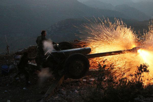In this photo taken on Saturday, Oct. 10, 2015, Syrian army personnel fire a cannon in Latakia province, about 12 from the border with Turkey in Syria In this photo taken on Saturday, Oct. 10, 2015, Syrian army personnel fire a cannon in Latakia province, about 12 from the border with Turkey in Syria - Sputnik International