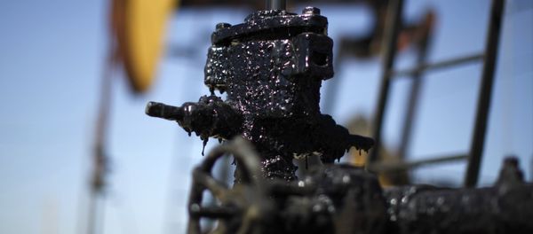Pump jacks are seen in the Midway Sunset oilfield, California, in this April 29, 2013 file photo - Sputnik International