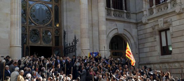 Catalonian President Artur Mas leaves after testifying in court, after he was indicted by his region's supreme court for pushing ahead with the symbolic referendum on independence that took place on November 9, 2014, in Barcelona, Spain, October 15, 2015 Catalonian President Artur Mas leaves after testifying in court, after he was indicted by his region's supreme court for pushing ahead with the symbolic referendum on independence that took place on November 9, 2014, in Barcelona, Spain, October 15, 2015 - Sputnik International