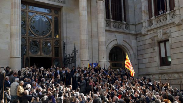 Catalonian President Artur Mas leaves after testifying in court, after he was indicted by his region's supreme court for pushing ahead with the symbolic referendum on independence that took place on November 9, 2014, in Barcelona, Spain, October 15, 2015 - Sputnik International