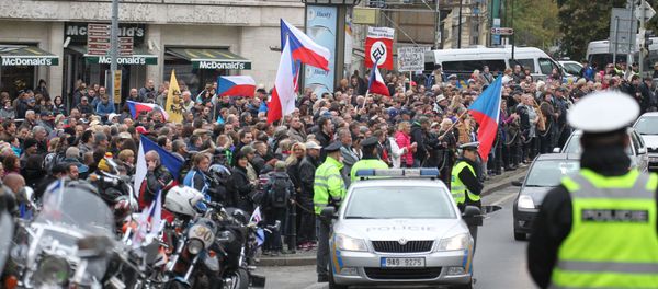 Rallies for and against migrants in Prague Rallies for and against migrants in Prague - Sputnik International