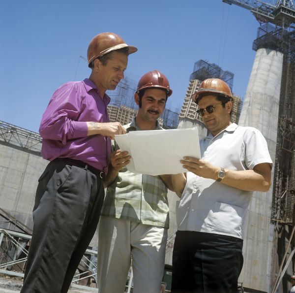 The Soviet and Syrian specialists at the Euphrates Dam The Soviet and Syrian specialists at the Euphrates Dam - Sputnik International