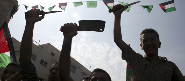 Palestinian students wave knives in the air during an anti-Israel protest in the city of Khan Yunis in the Southern Gaza Strip, on October 18, 2015 Palestinian students wave knives in the air during an anti-Israel protest in the city of Khan Yunis in the Southern Gaza Strip, on October 18, 2015 - Sputnik International