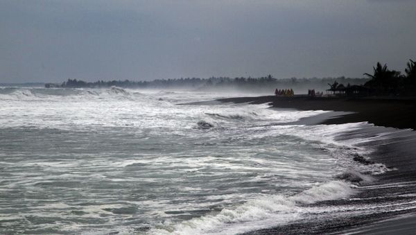 Waves break on the beach in Boca de Pascuales, Colima State, Mexico, on October 22, 2015 Waves break on the beach in Boca de Pascuales, Colima State, Mexico, on October 22, 2015 - Sputnik International