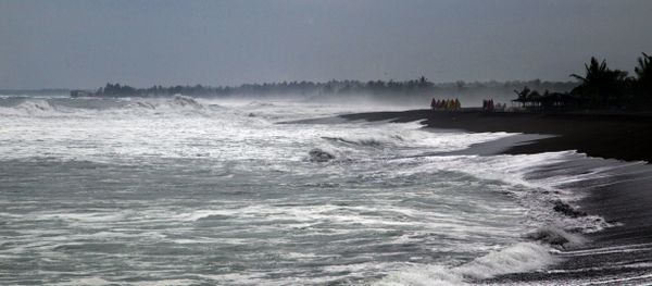 Waves break on the beach in Boca de Pascuales, Colima State, Mexico, on October 22, 2015 - Sputnik International