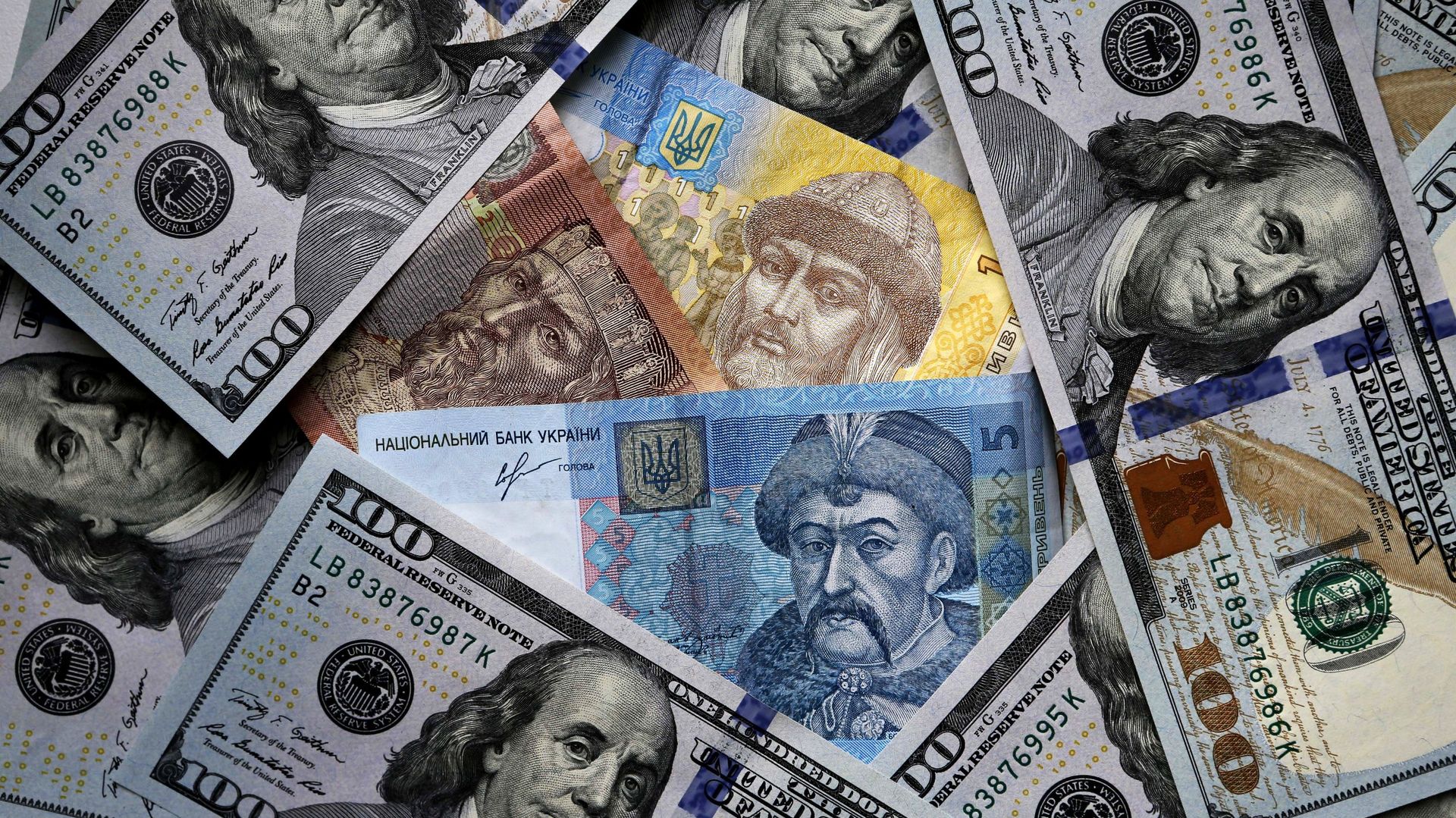 US and Ukrainian notes and coins US and Ukrainian notes and coins - Sputnik International, 1920, 19.11.2025