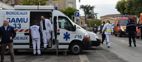 Rescuers are pictured on October 23, 2015 in Puisseguin, near Libourne, southwestern France, following a road accident in which at least 42 people, most of them elderly, were killed when a coach collided with a lorry and caught fire in southwest France, in the country's worst road accident for three decades, officials said - Sputnik International