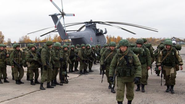Russian Army's Elite: Airborne Troops Drill in Pskov Region - Sputnik International