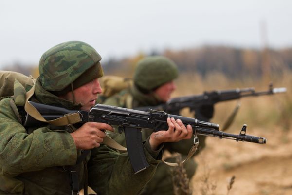 Russian Army's Elite: Airborne Troops Drill in Pskov Region - Sputnik International