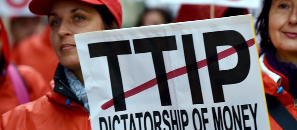 European consumer rights activists take part in a march to protest against the Transatlantic Trade and Investment Partnership (TTIP), austerity and poverty in Brussels, Belgium October 17, 2015 European consumer rights activists take part in a march to protest against the Transatlantic Trade and Investment Partnership (TTIP), austerity and poverty in Brussels, Belgium October 17, 2015 - Sputnik International