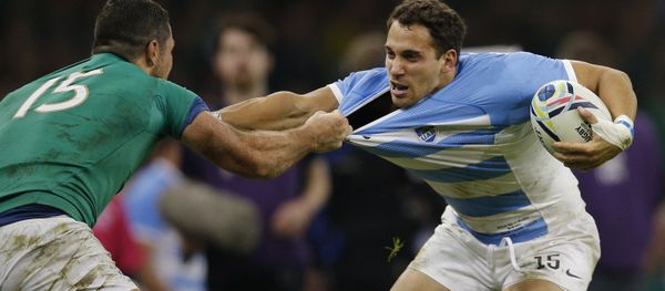 Ireland's Rob Kearney, left, grabs the shirt of Argentina's Joaquin Tuculet Ireland's Rob Kearney, left, grabs the shirt of Argentina's Joaquin Tuculet - Sputnik International