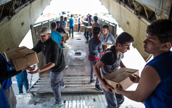 Unloading Russian EMERCOM plane with humanitarian aid which arrived to Latakia Airport in Syria Unloading Russian EMERCOM plane with humanitarian aid which arrived to Latakia Airport in Syria - Sputnik International