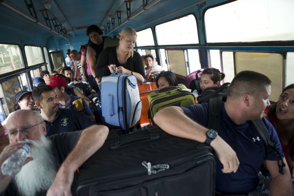 Mexican and international tourists board a bus to be transported to a shelter, bracing for the arrival of Hurricane Patricia. - Sputnik International