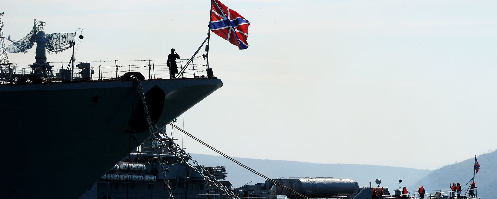 The Russian Navy flagship missile cruiser 'Moskva' (L) remains docked in the bay of the Crimean city of Sevastopolon March 30, 2014 The Russian Navy flagship missile cruiser 'Moskva' (L) remains docked in the bay of the Crimean city of Sevastopolon March 30, 2014 - Sputnik International, 1920, 23.01.2022